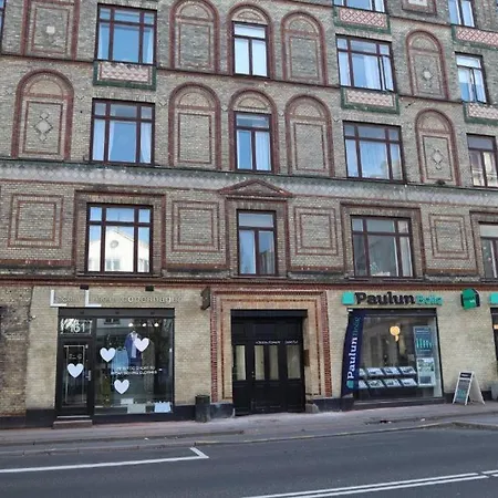 In Quiet Black Courtyard Apartamento