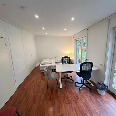 In Quiet Black Courtyard Apartamento *