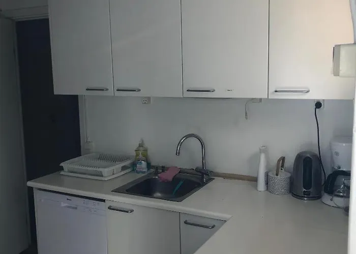 In Quiet Black Courtyard Apartamento